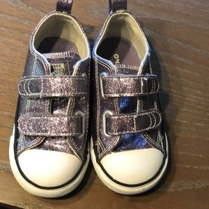 Toddler girls sneakers.